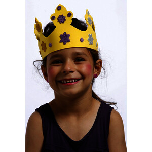 LOT 10 COURONNES EN MOUSSE + 200 FORMES PAILLETÉES ADHÉSIVES