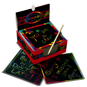 BOÎTE DE 125 MINI-CARTES À GRATTER 9,4X9,4X5CM